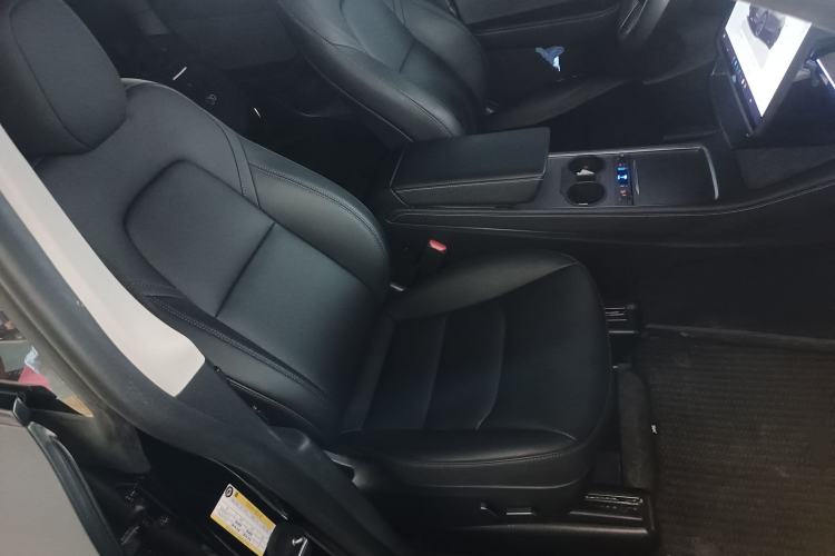 Used Tesla Model Y 2023 Long-Range All-Wheel-Drive Version