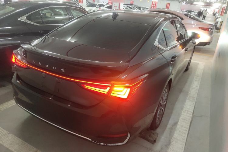 Used Lexus ES 2025 300h Deluxe Edition