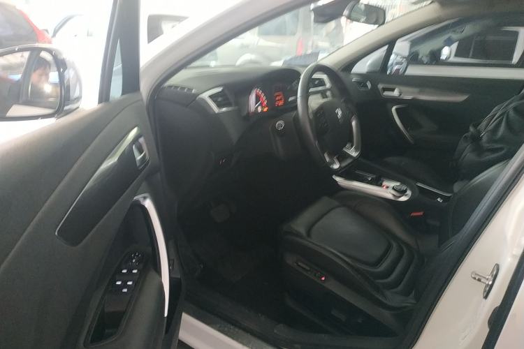 Used  6 2016 1.6T Luxury Edition THP160
