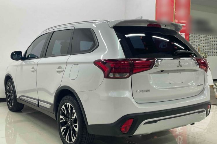 Used Mitsubishi Outlander 2020 2.0L Two-Wheel Drive Enjoyment Version 5 Seats
