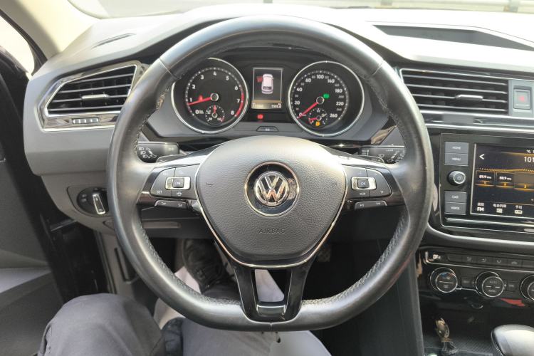 Used Volkswagen Tiguan L 2019 330TSI Automatic Two-Wheel Drive Panoramic Comfort Edition China VI Standard
