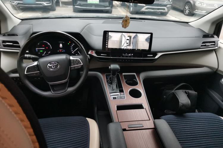 Used Toyota Sienna 2023 2.5L Hybrid Comfort Edition
