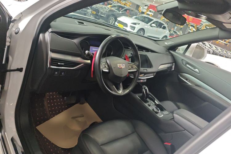 Used Cadillac XT4 2022 28T Two-Wheel-Drive Luxury Version
