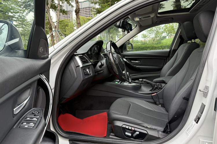 Used BMW 3 Series 2016 320Li Ambition Model
