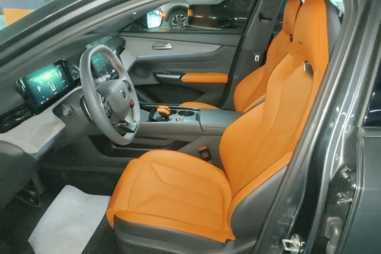 Used Changan UNI-V 2025 Model Third-Generation 2.0T Dynamic Edition