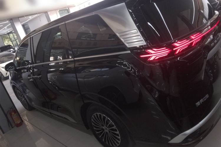 Used Denza D9 2023 DM-i 945 Business Edition
