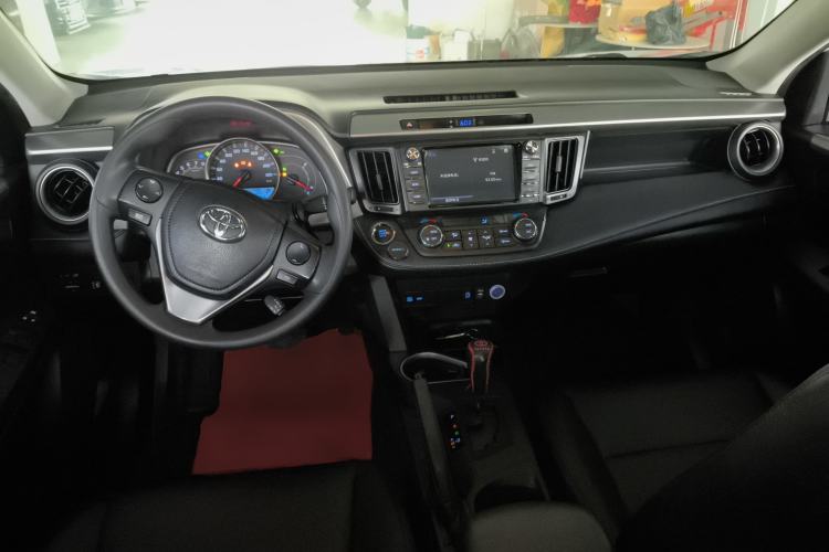 Used Toyota RAV4 2016 2.0L CVT Two-Wheel Drive Fashion Edition China V Standard
