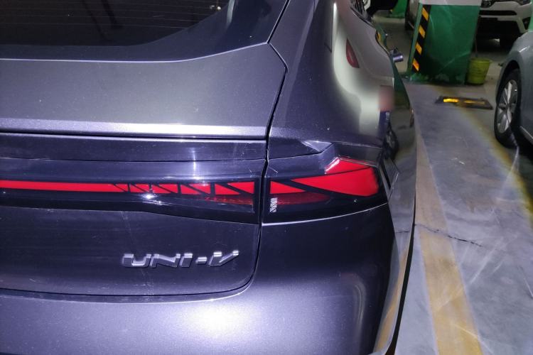 Used Changan UNI-V 2022 1.5T Prestige Version
