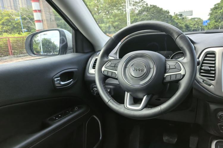 Used  Compass 2017 200T Automatic Family Edition
