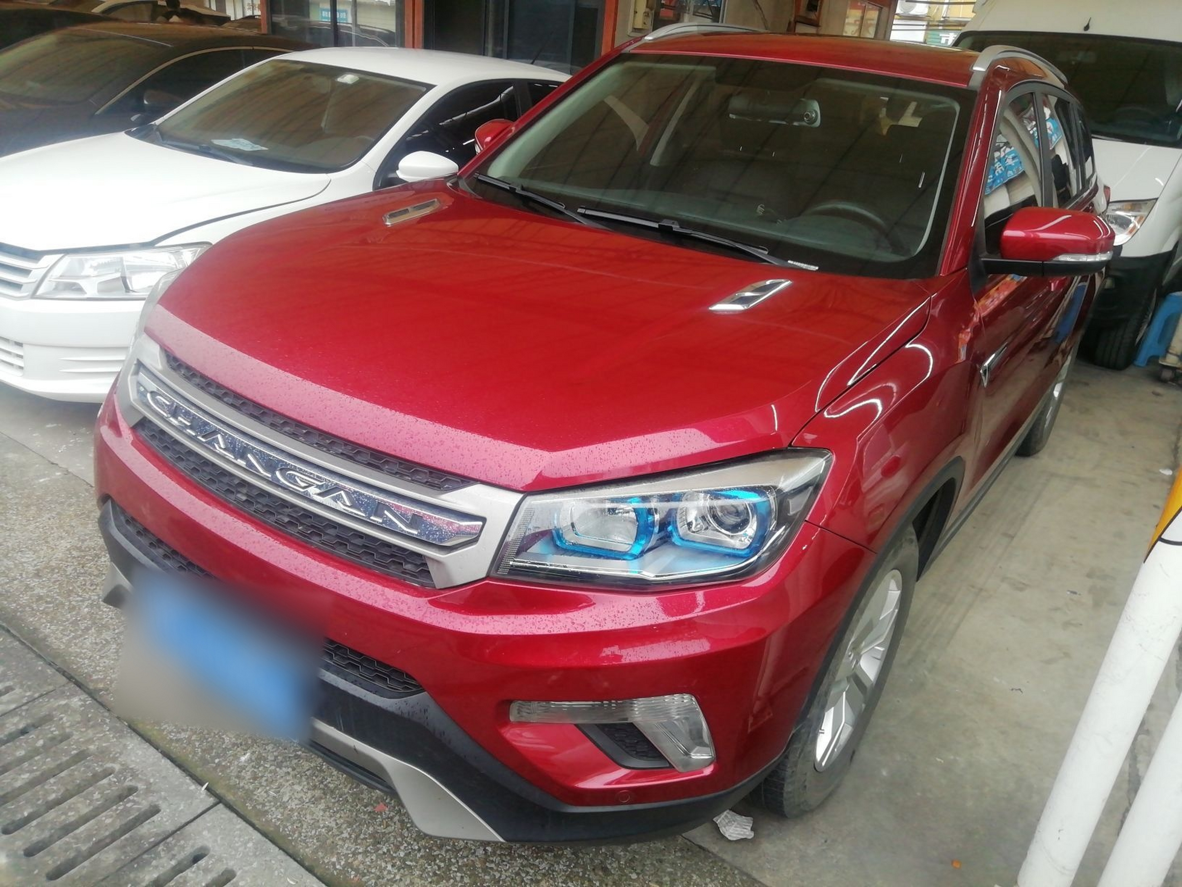 Под передней частью автомобиля