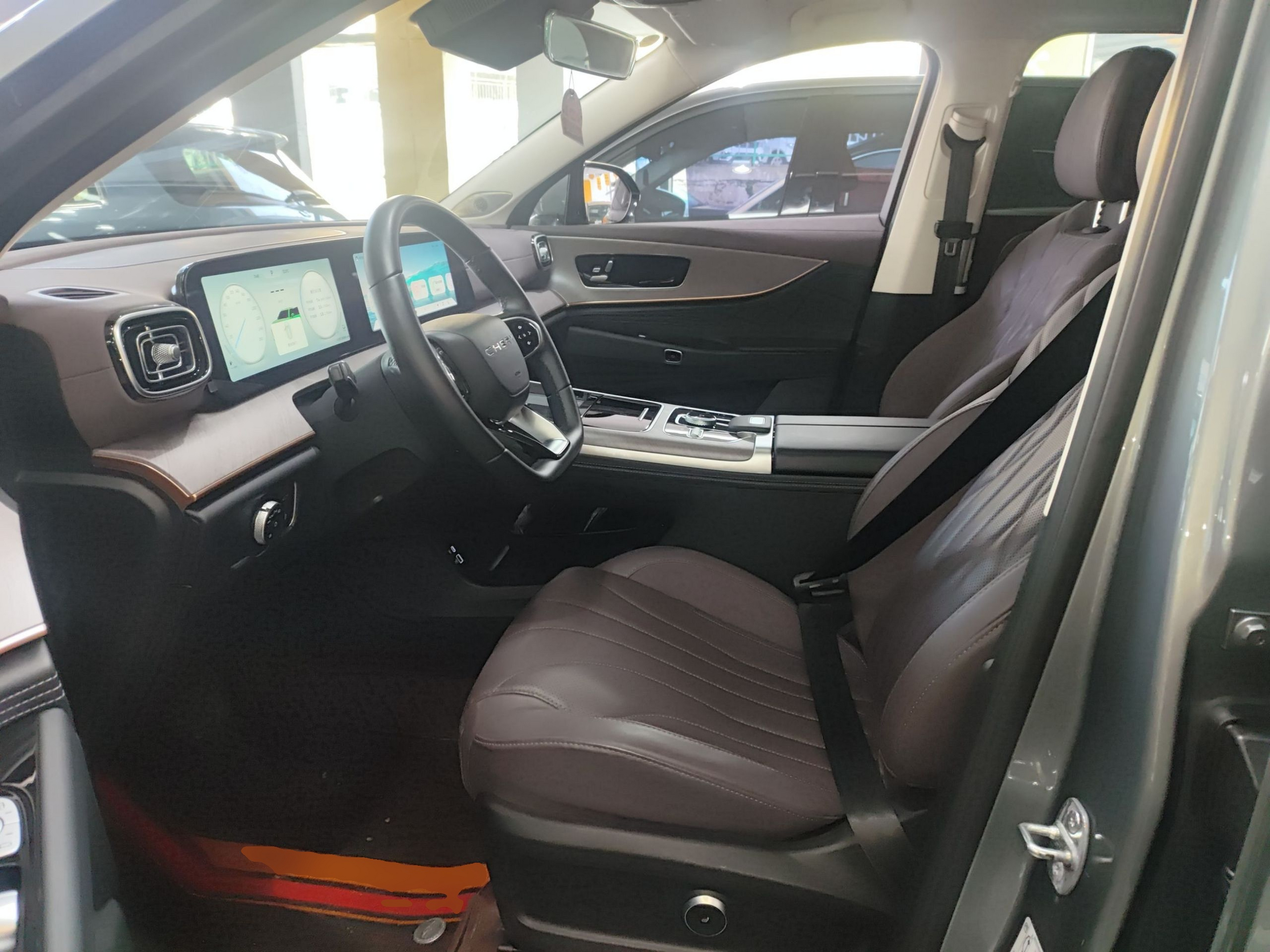 المقاعد الأمامية داخل السيارة