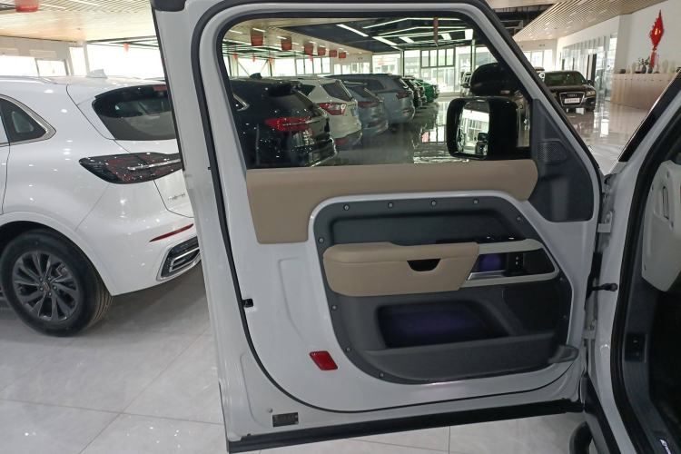 Used Land Rover Defender 2022 90 2.0T P300 Tiger-Power Ambition Edition
