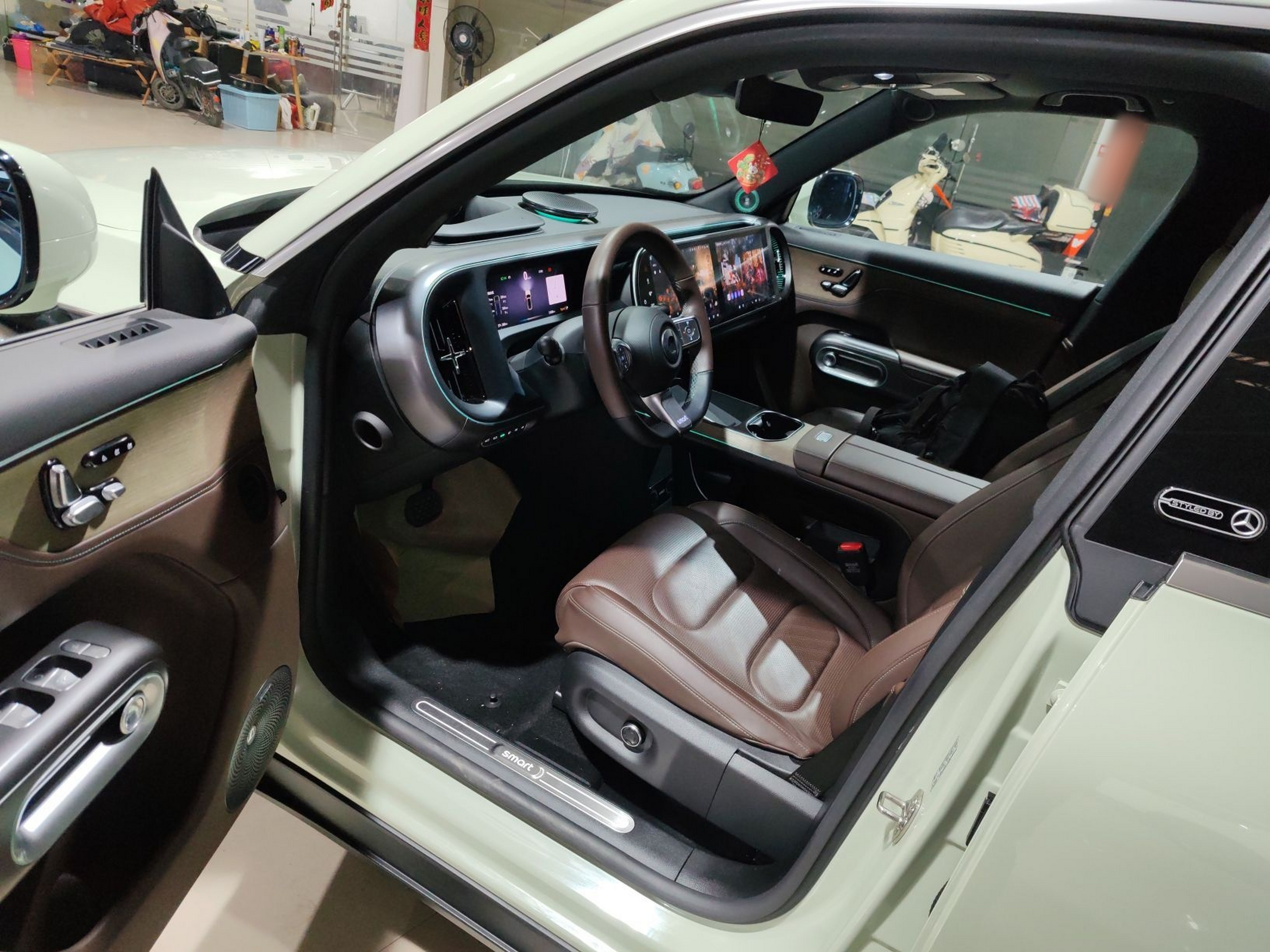 Переднее сиденье в автомобиле