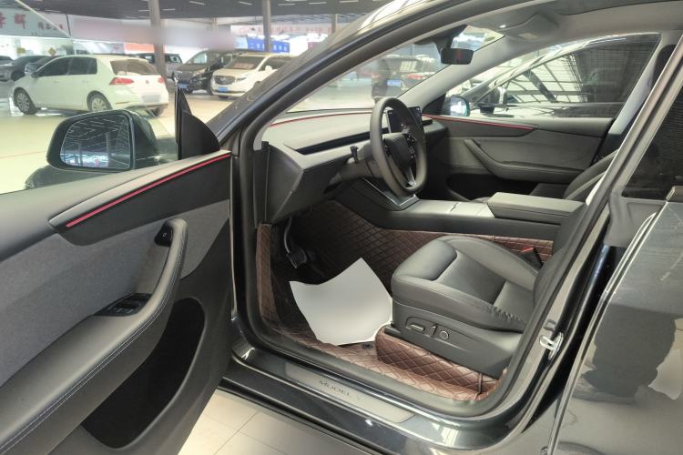 Used Tesla Model Y 2025 Rear-Wheel-Drive Version
