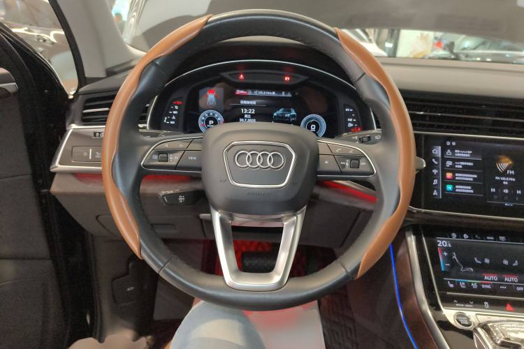 Used Audi Q7 2021 55 TFSI quattro S line Sport model
