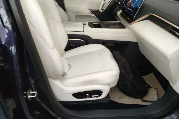 Used  eπ008 2024 636Max All-Electric Version 6 Seats
