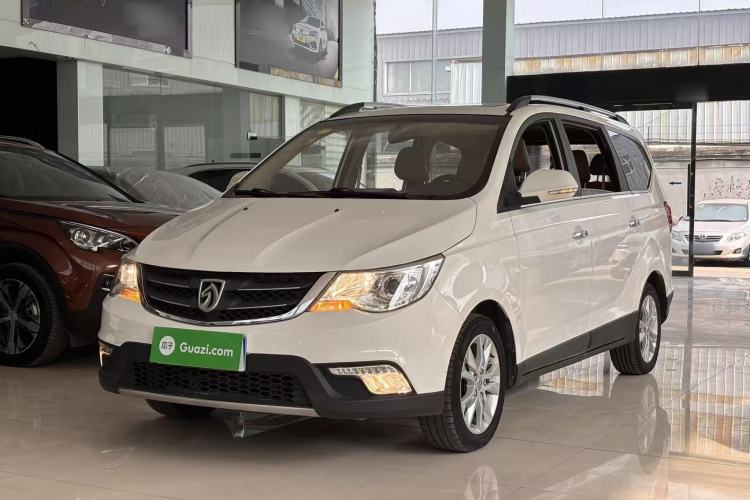 Used Baojun 730 2014 1.5L Manual Luxury Navigation ESP Version 7 Seats