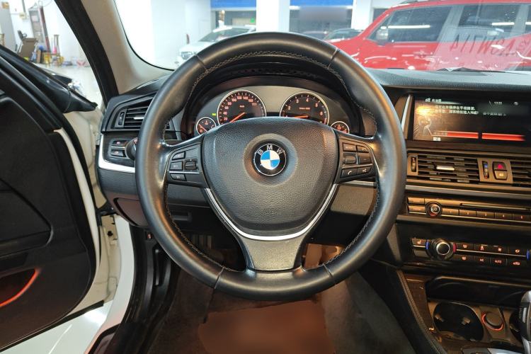 Used BMW 5 Series 2014 525Li Luxury Design Package
