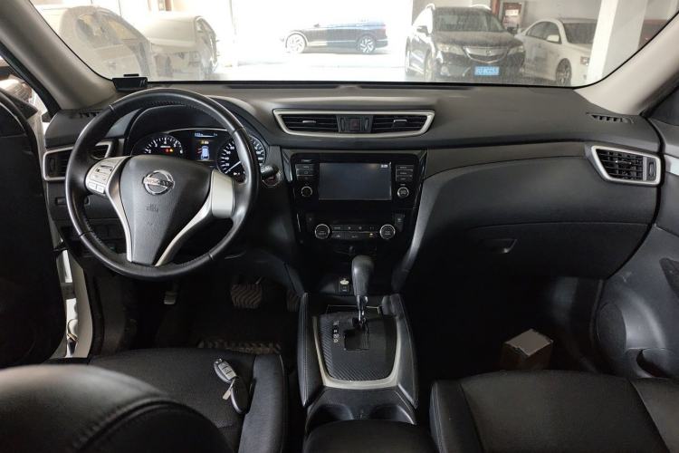 Used Nissan X-Trail 2015 2.0L CVT Comfort MAX Edition 2WD
