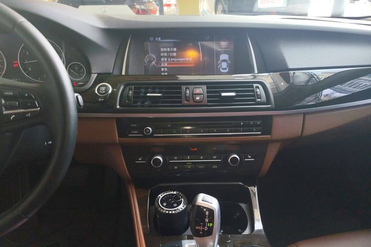 Used BMW 5 Series 2014 525Li Leading Model
