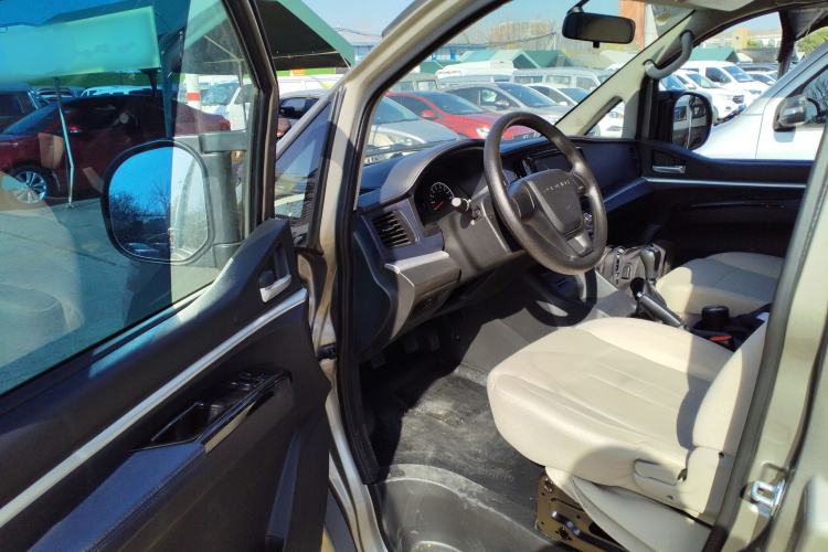 Used FORTHING Lingzhi 2023 M5L 1.6L Base Model 7 Seats