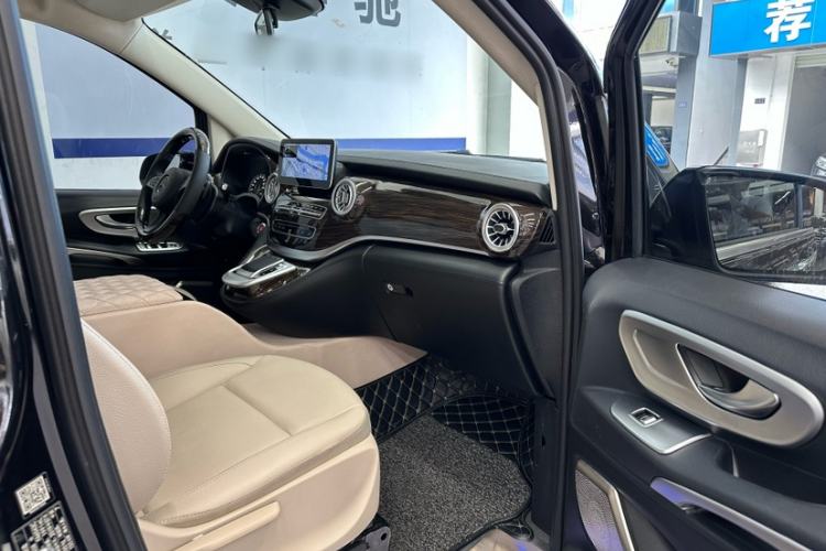 Used Mercedes-Benz Vito 2018 2.0T Elite Version 7 Seats China VI Emission Standard
