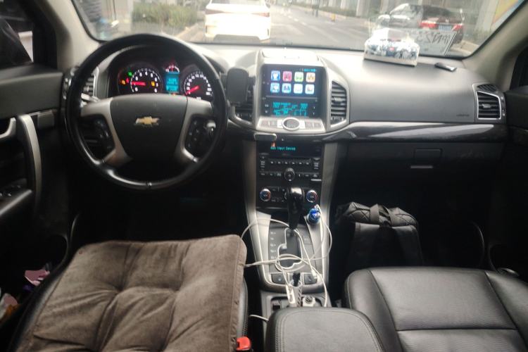 Used Chevrolet Captiva 2015 2.4L 4x4 Flagship Edition 7-Seater
