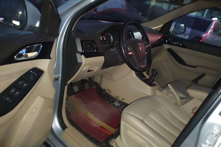 Used Baojun 730 2014 1.5L Manual Luxury Navigation ESP Version 7 Seats