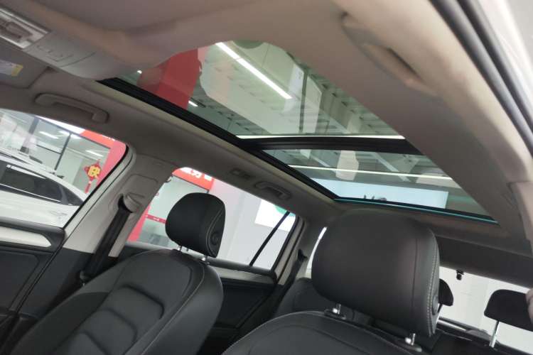 Used Volkswagen Tiguan L 2019 330TSI Automatic Two-Wheel Drive Panoramic Comfort Edition China VI Standard
