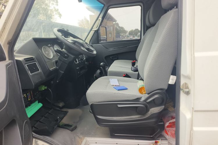 Used Iveco Daily 2021 2.5T V40 2-3 Seater Long Wheelbase Mid-Roof Design with Dual Side Sliding Doors