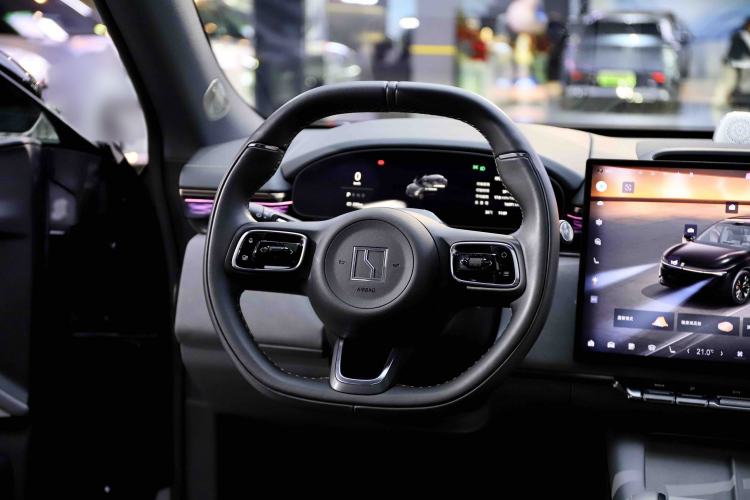 Used Zeekr 7X 2025 100 kWh Long-Range Rear-Wheel Drive with Intelligent Driving Features
