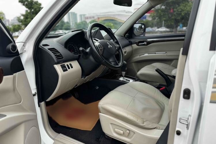 Used Mitsubishi Pajero Sport 2013 3.0L Automatic Two-Wheel Drive Luxury Edition