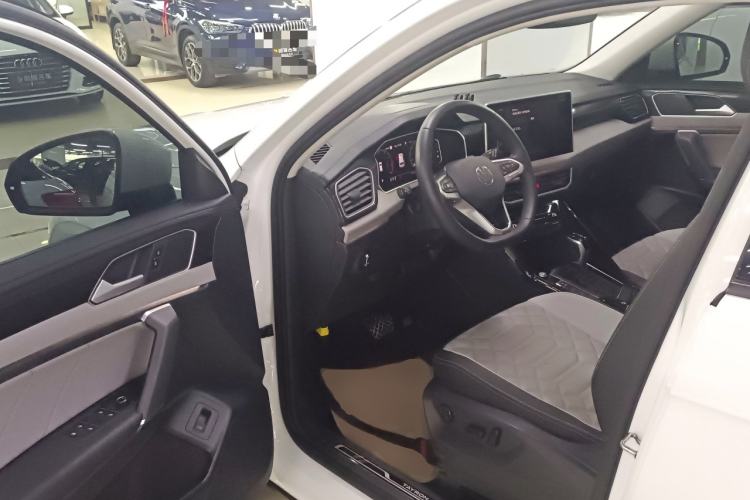 Used Volkswagen Tayron 2023 300TSI Two-Wheel-Drive Luxury Plus Advanced Edition
