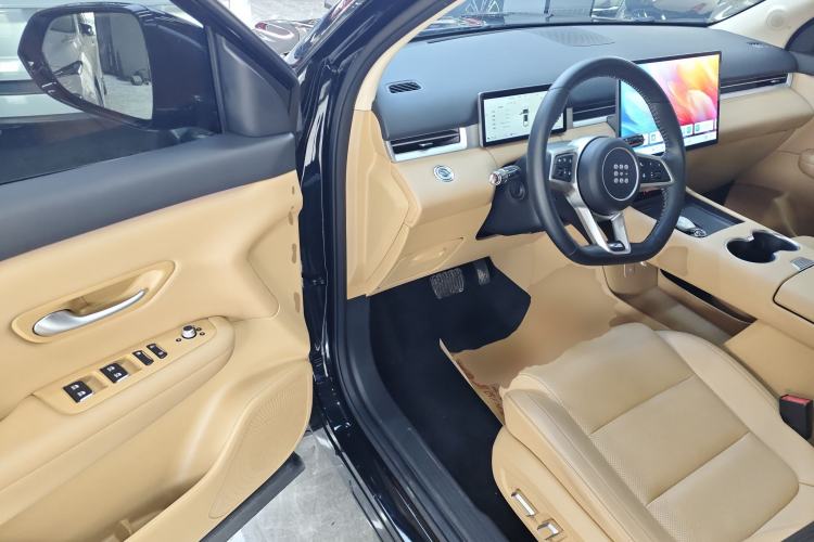 Used  E5 PLUS 2025 165 km Long-Range Version PLUS 7-Seater
