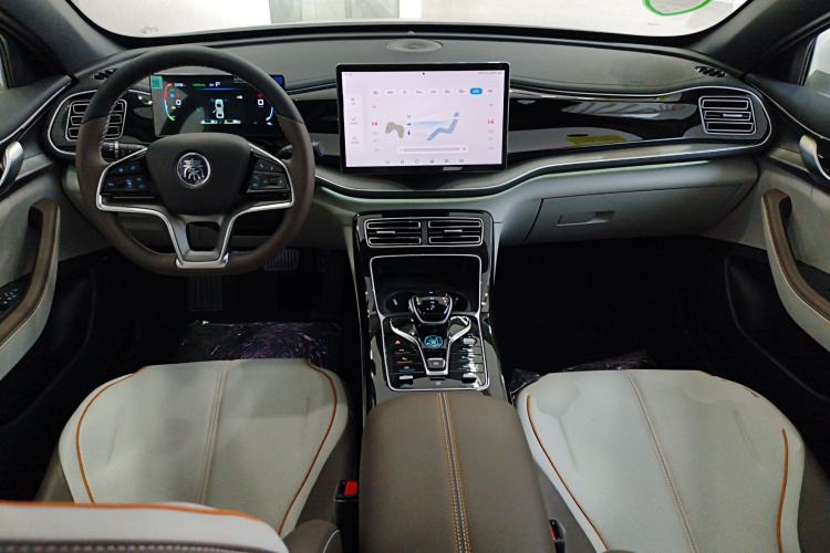 Used BYD Qin PLUS 2024 HONOR Edition DM-i 120KM Excellence Model
