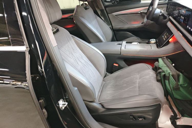 Used VOYAH PASSION 2023 Four-Wheel Drive Long-Range Version
