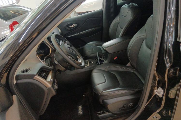 Used  Cherokee 2016 2.0L Superior Edition
