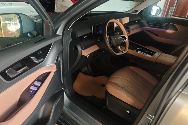 Used Chery Tiggo 8 L 2024 2.0T Two-Wheel Drive Prestige Version 5 Seats
