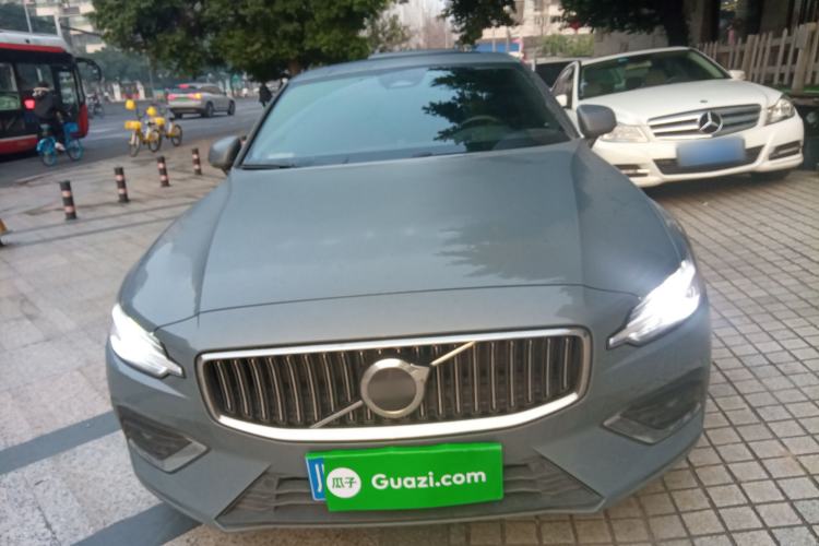 Used Volvo S60 2023 B4 Zhiyuan Luxury Edition
