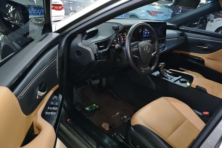 Used Lexus ES 2023 200 Excellence Edition
