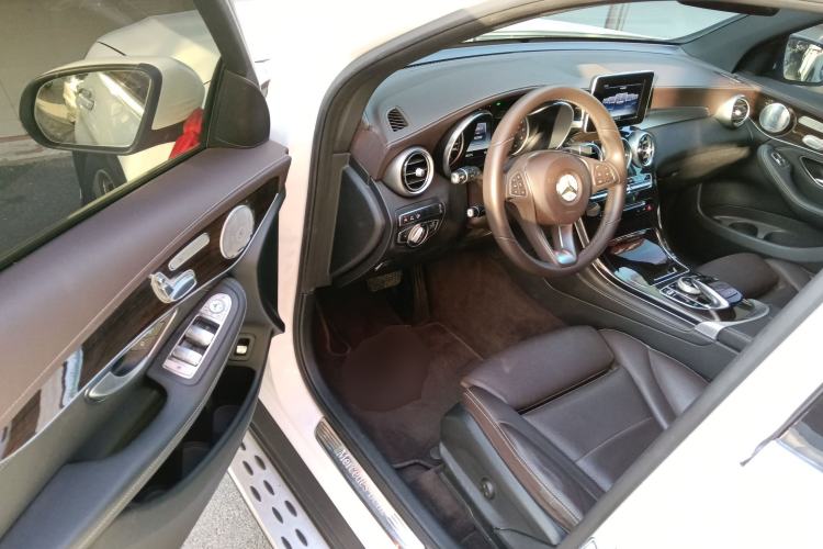 Used Mercedes-Benz GLC 2017 GLC 260 4MATIC Luxury Model
