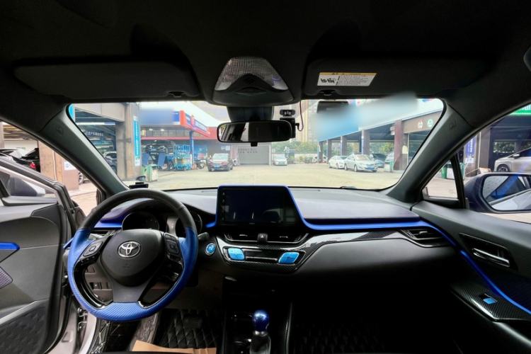 Used Toyota IZOA 2018 2.0L Yichi Version China VI Standard
