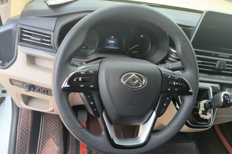 Used SAIC MAXUS Xintu V90 2022 2.0T Manual ZhiDa Rear-Drive Long Wheelbase High-Roof Single-Tire 9-Seater
