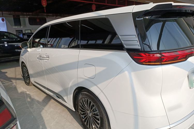 Used Denza D9 2024 DM-i 980 Four-Wheel Drive Prestige Model
