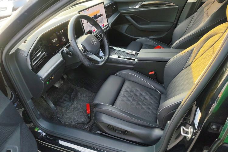 Used Volkswagen Magotan 2024 380TSI DSG Prestige Edition DaMai Package
