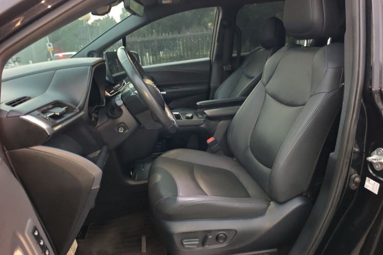 Used Toyota Granvia 2023 2.5L Hybrid Flagship VIP Edition
