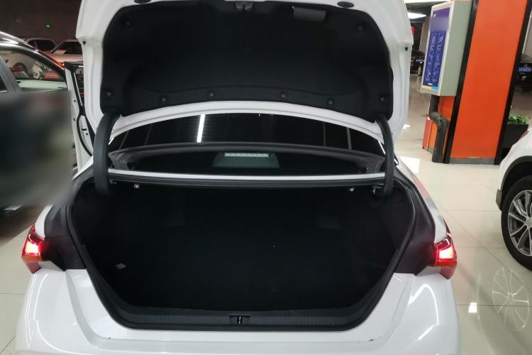 Used Toyota Avalon 2019 Dual-Engine 2.5L XLE Prestige Version China VI Standard