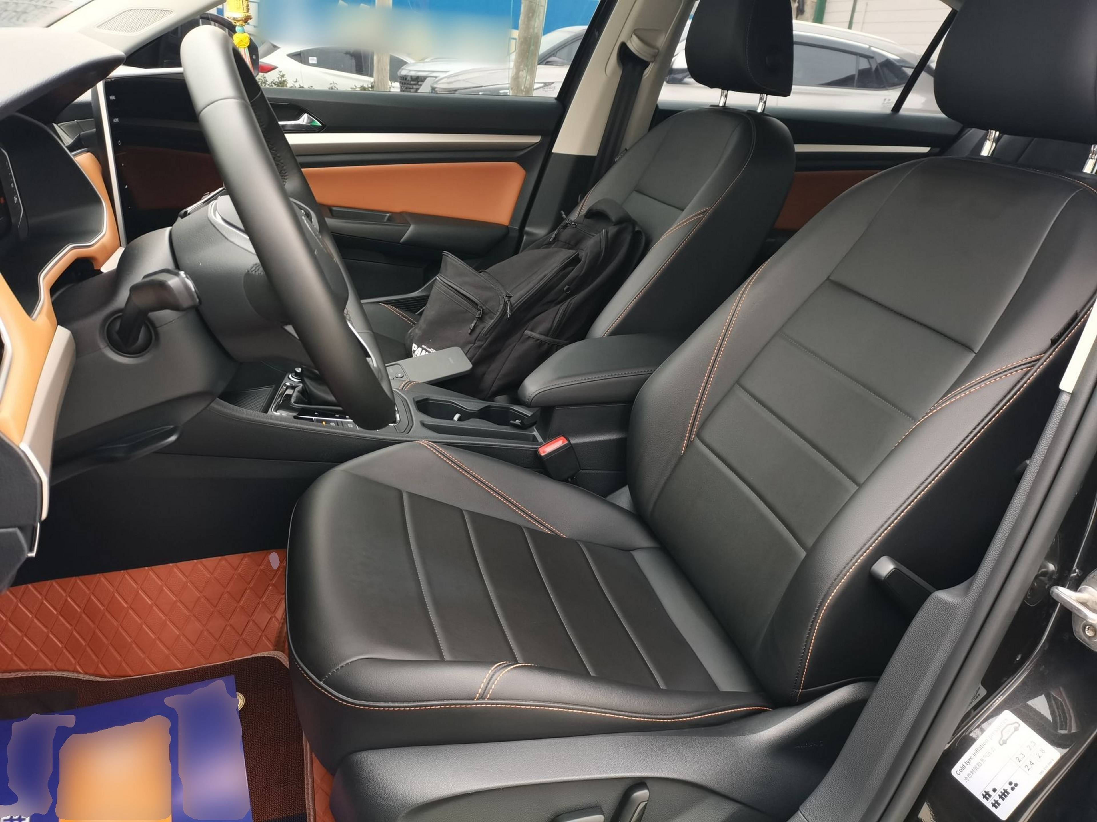 Переднее сиденье в автомобиле