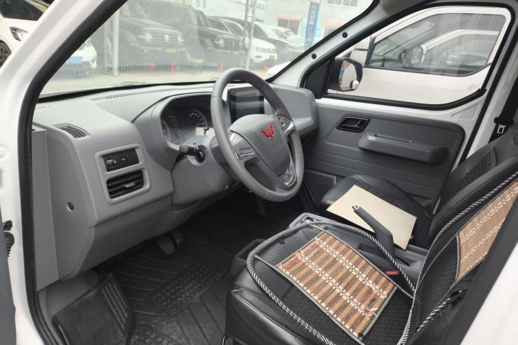 Used Wuling Yangguang 2024 300km Comfort Version with Sealed Windows 60kW