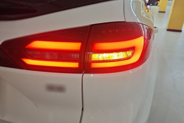 Used Geely Auto Emgrand X7 Sport 2021 Million Edition 1.8TD DCT Two-Wheel Drive Luxury Model
